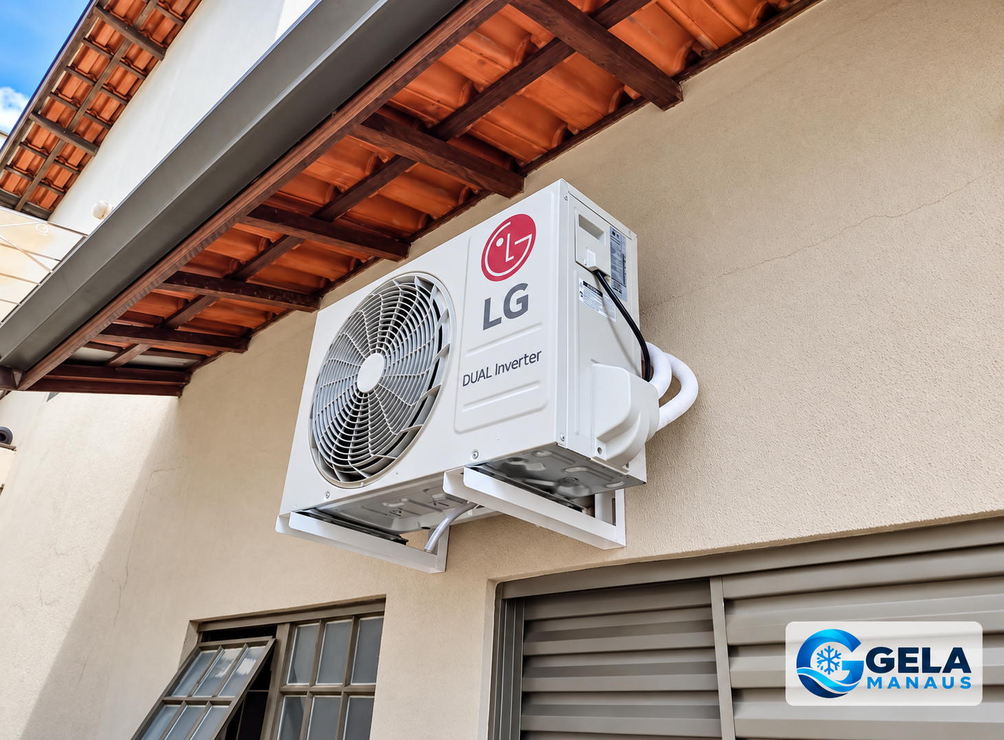 Condensadora LG instalada em parede externa
